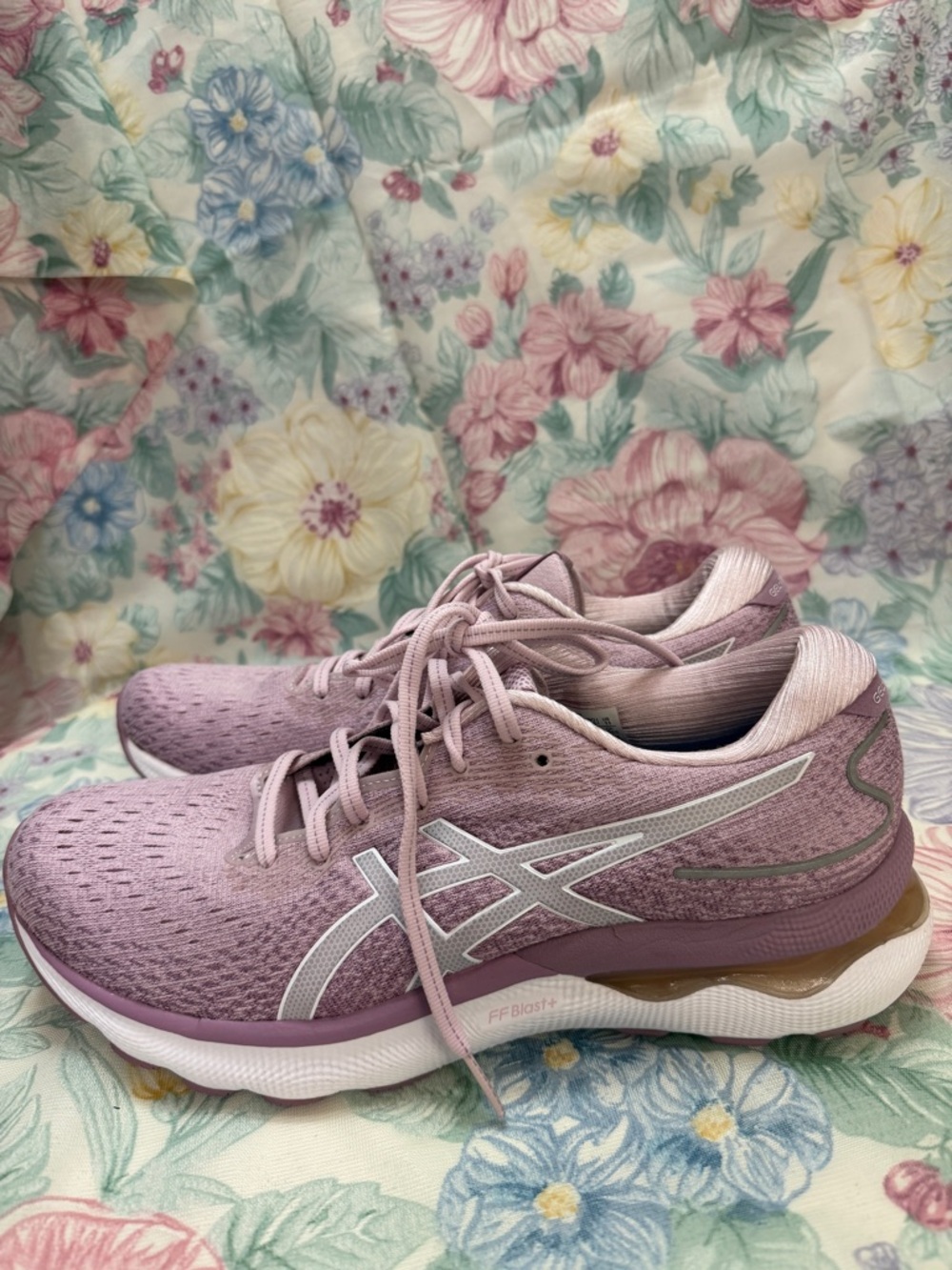 Asics Gel Nimbus 24 Sneakers Watershed Rose Gold like new size 11